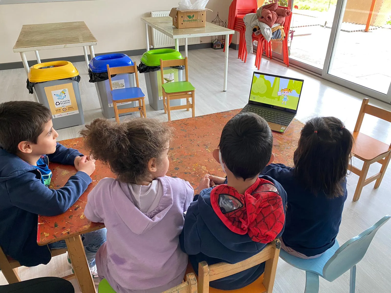 Doğal malzemelerle deneyerek öğrenme çalışması